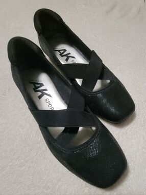 Anne Klein Women's Black Slip-On Ballet Flats Size 7.5